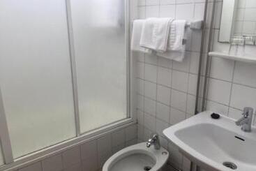 پانسیون Hostal Restaurante Iruñako