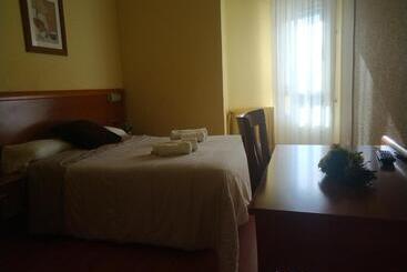 پانسیون Hostal Restaurante Iruñako