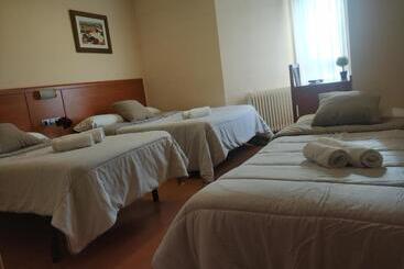 پانسیون Hostal Restaurante Iruñako