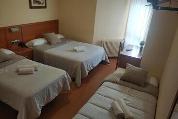 پانسیون Hostal Restaurante Iruñako