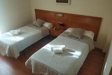 پانسیون Hostal Restaurante Iruñako