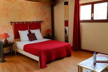 تختخواب و صبحانه Le Clos Des Dryades F