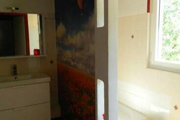 تختخواب و صبحانه Le Clos Des Dryades F