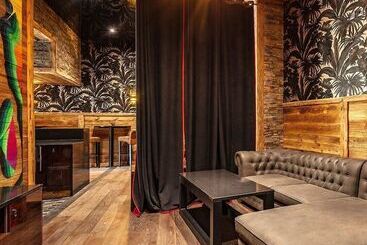 پانسیون Chalet Raven Co Living