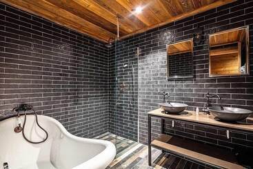 پانسیون Chalet Raven Co Living