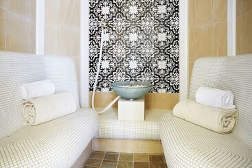 Grupotel Macarella Suites & Spa