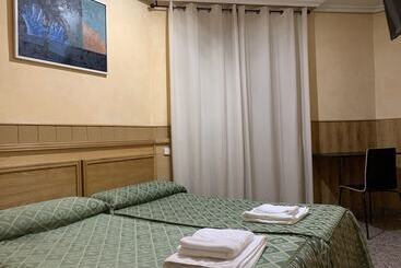 Hostal Juan Xxiii - سان سيباستيان دي لوس رييس