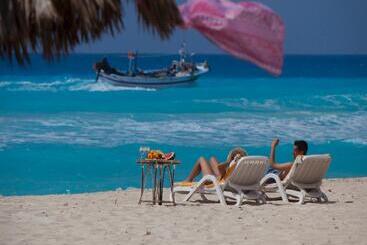 هتل Borg El Arab Beach Resort