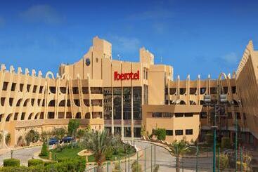 هتل Borg El Arab Beach Resort