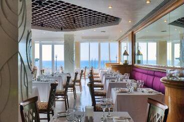 هتل Borg El Arab Beach Resort