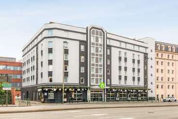 هتل Campanile Paris Ouest  Pont De Suresnes
