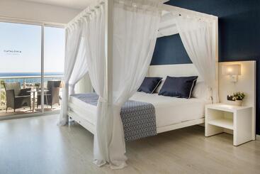 هتل Catalonia del Mar - Adults Only