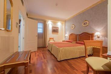 Condesa De Chinchon - Chinchon