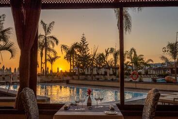 Отель Gf Gran Costa Adeje