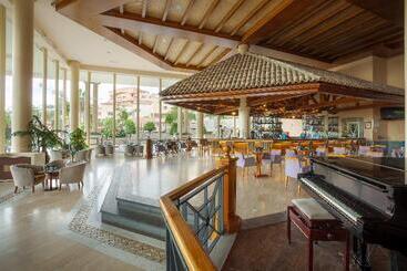 Отель Gf Gran Costa Adeje