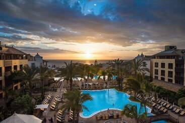Отель Gf Gran Costa Adeje