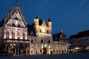 هتل Holiday Inn Express Mechelen City Centre, An Ihg