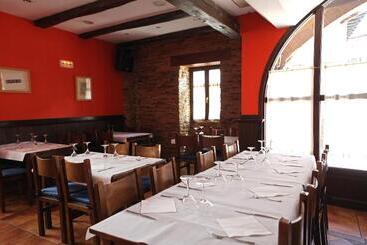 هتل Hostal Antxitonea