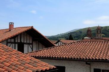 هتل Hostal Antxitonea