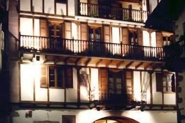 هتل Hostal Antxitonea