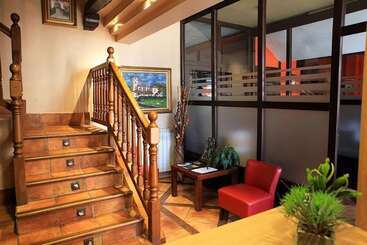 هتل Hostal Antxitonea