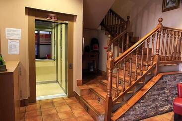 هتل Hostal Antxitonea