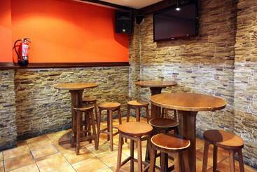 هتل Hostal Antxitonea