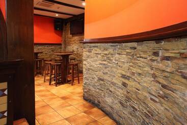 هتل Hostal Antxitonea