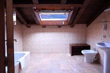 هتل Hostal Antxitonea