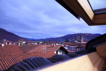 هتل Hostal Antxitonea