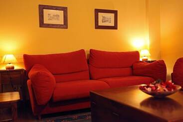 هتل Hostal Antxitonea
