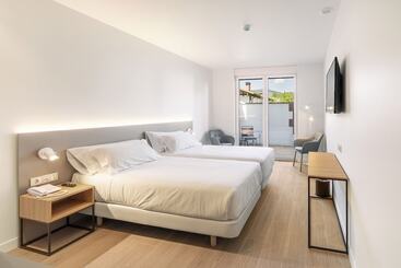 هتل Hostal Antxitonea