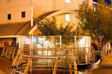 هتل Ibis Cardiff