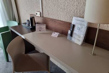 هتل Kyriad Angoulême Nord Champniers  Hôtel & Résidence
