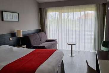 هتل Kyriad Angoulême Nord Champniers  Hôtel & Résidence