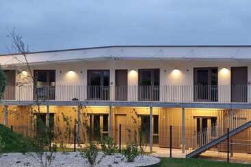 هتل Kyriad Angoulême Nord Champniers  Hôtel & Résidence