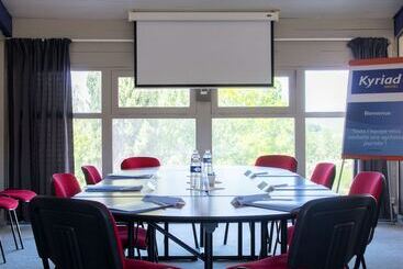 هتل Kyriad Angoulême Nord Champniers  Hôtel & Résidence