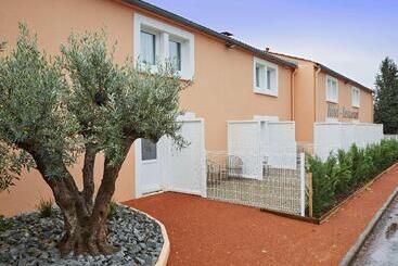 هتل Kyriad Direct Bron Lyon Eurexpo