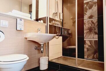 هتل Kyriad Marseille Palais Des Congrès   Vélodrome   Ibis Styles à Partir De Juin 2025