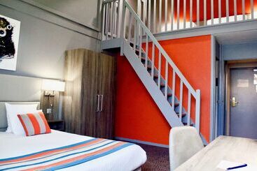 هتل Kyriad Prestige Bordeaux Aeroport