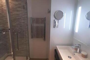 هتل Mercure Paris Arc De Triomphe Wagram