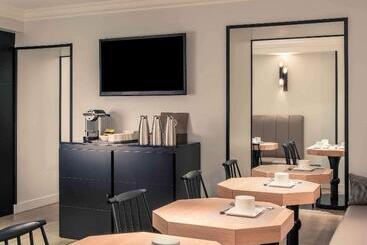 هتل Mercure Paris Arc De Triomphe Wagram