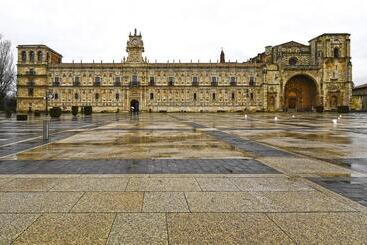 Parador De Turismo De León