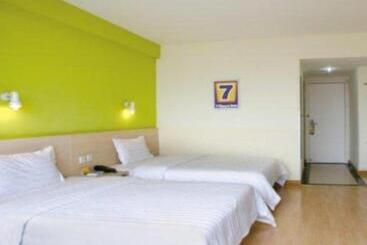 هتل 7 Days Inn Luoyang Wangcheng Park Metro Station
