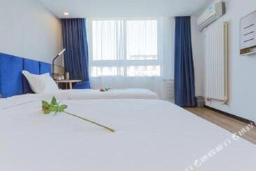هتل 7 Days Premium Qingdao Railway Station Zhanqiao Badaxia Plaza