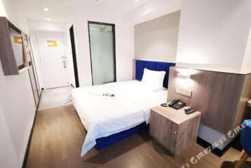 هتل 7 Days Premium Qingdao Railway Station Zhanqiao Badaxia Plaza