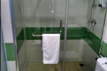 هتل 7days Inn Urumuqi West Kashi Road Airport