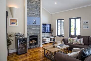 هتل Orange Inn Knysna