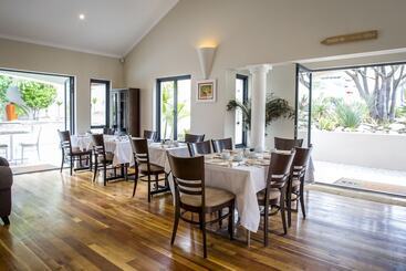هتل Orange Inn Knysna