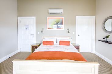 هتل Orange Inn Knysna